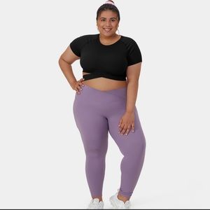 HALARA Cloudful® Crossover Hem Cut Out Cropped Plus Size Sports Top